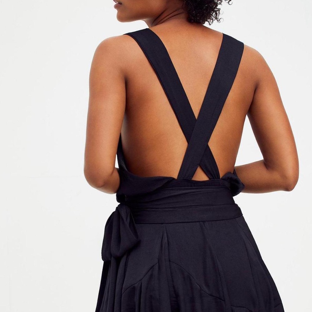 TRADED—Free people Zuri set size Medium NWT - Picture 2 of 15